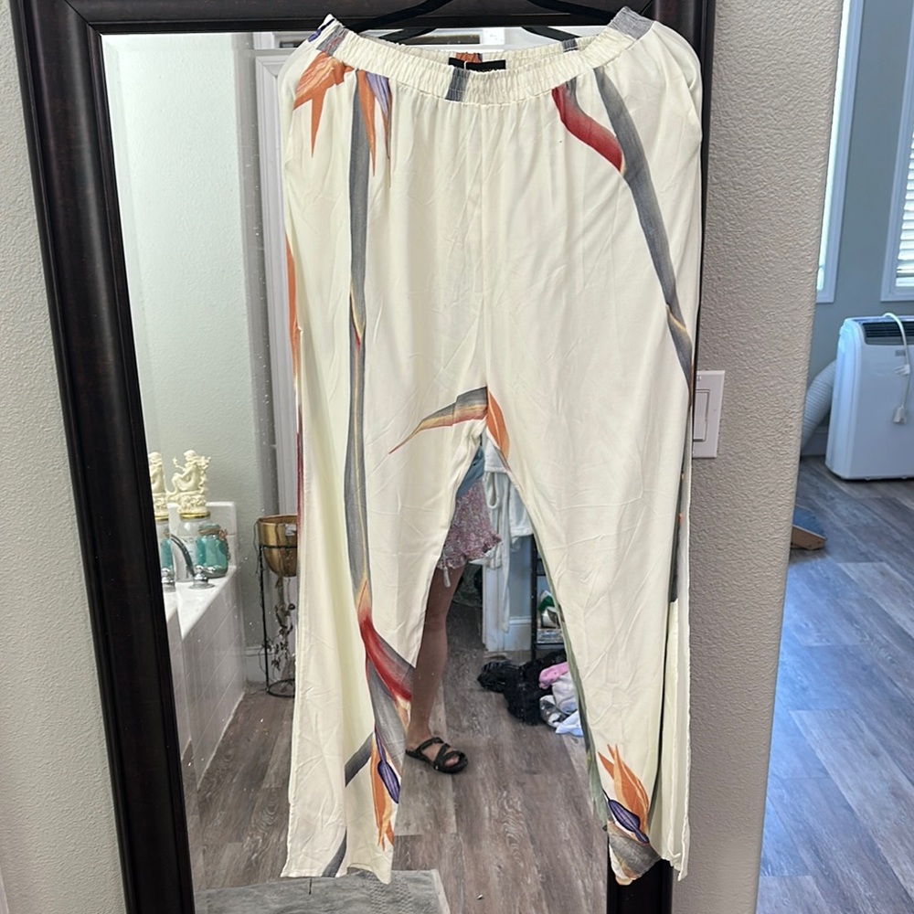 Lexbreezy never worn side slit pants